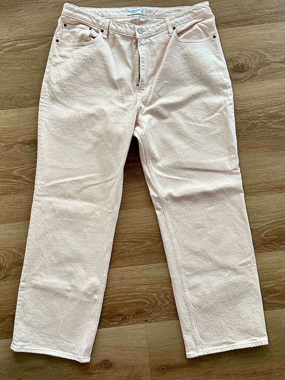 A&F The 90’s Relaxed Jean High Rise 33/16R